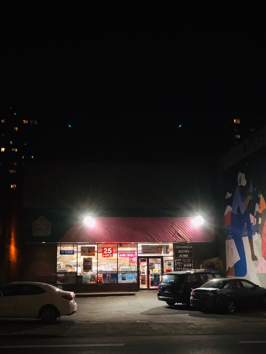 Dépanneur Ultra | 3475 Av du Parc, Montréal, QC H2X 2H6, Canada | Phone: (514) 842-0369