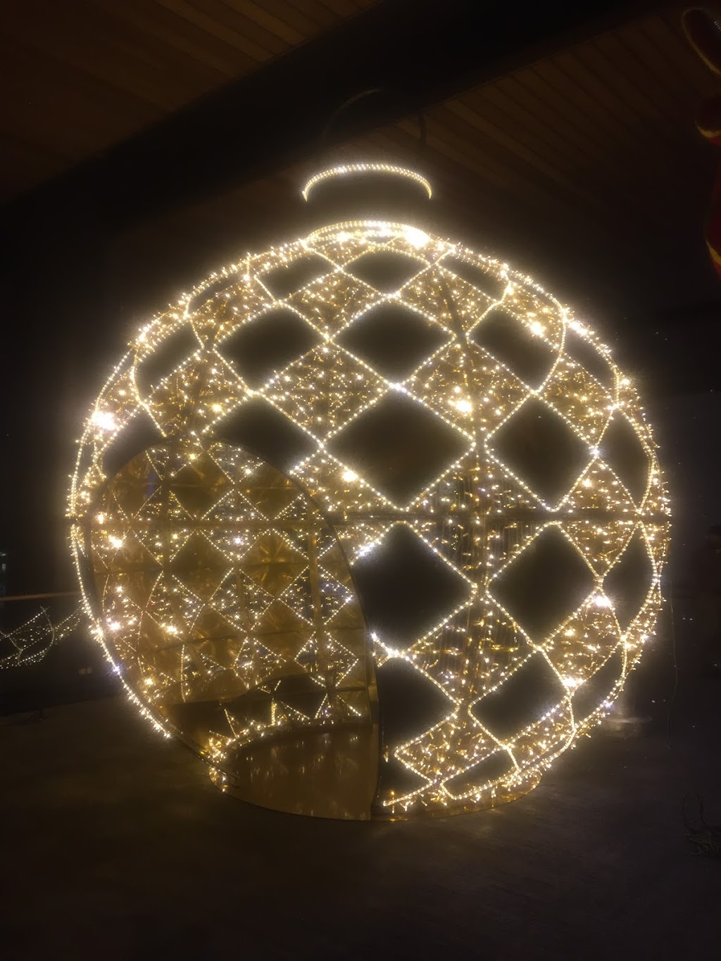 Christmas Decor Brantford | 19 Church St W, Scotland, ON N0E 1R0, Canada | Phone: (519) 756-1283