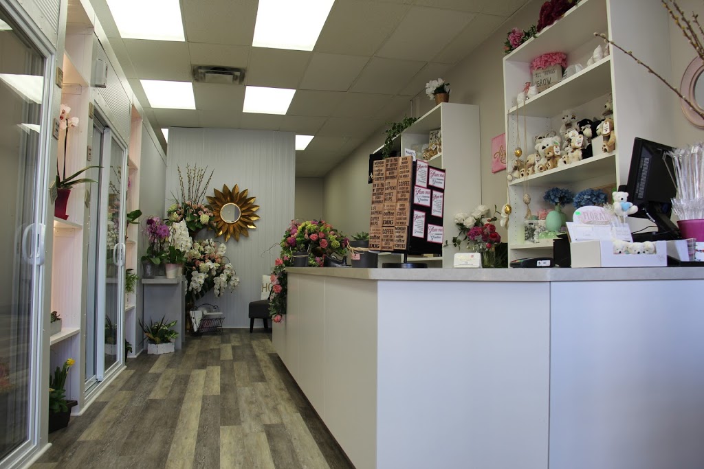 Alanas Flowers & Gifts | 1125 Bloor St Unit 13, Mississauga, ON L4Y 2N4, Canada | Phone: (905) 232-6363