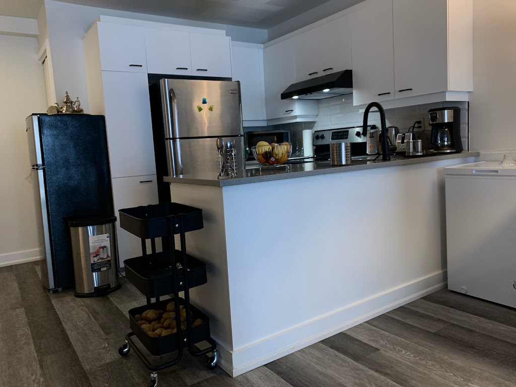 Mina Capital | 5155 DES, Sources Blvd, Dollard-Des Ormeaux, QC H8Y 3N9, Canada | Phone: (514) 663-1777
