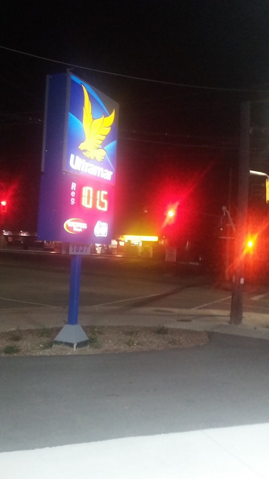 Ultramar | 1837 Main St W, Hamilton, ON L8S 1H6, Canada | Phone: (905) 527-7080