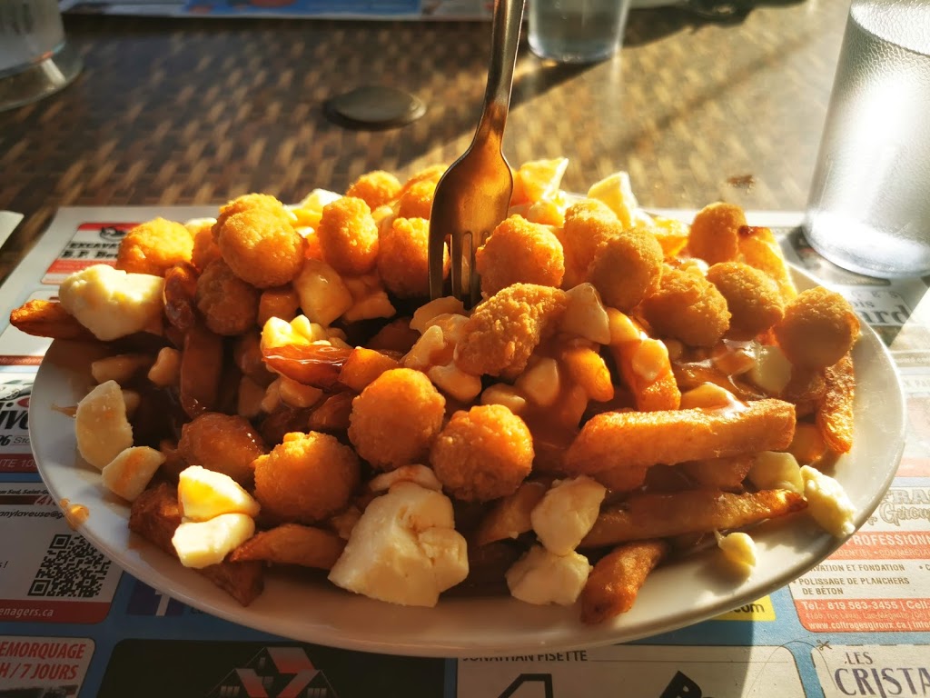 Le Ravitailleur | 2180 Rue Laval, Marston, QC G0Y 1G0, Canada | Phone: (819) 554-6222