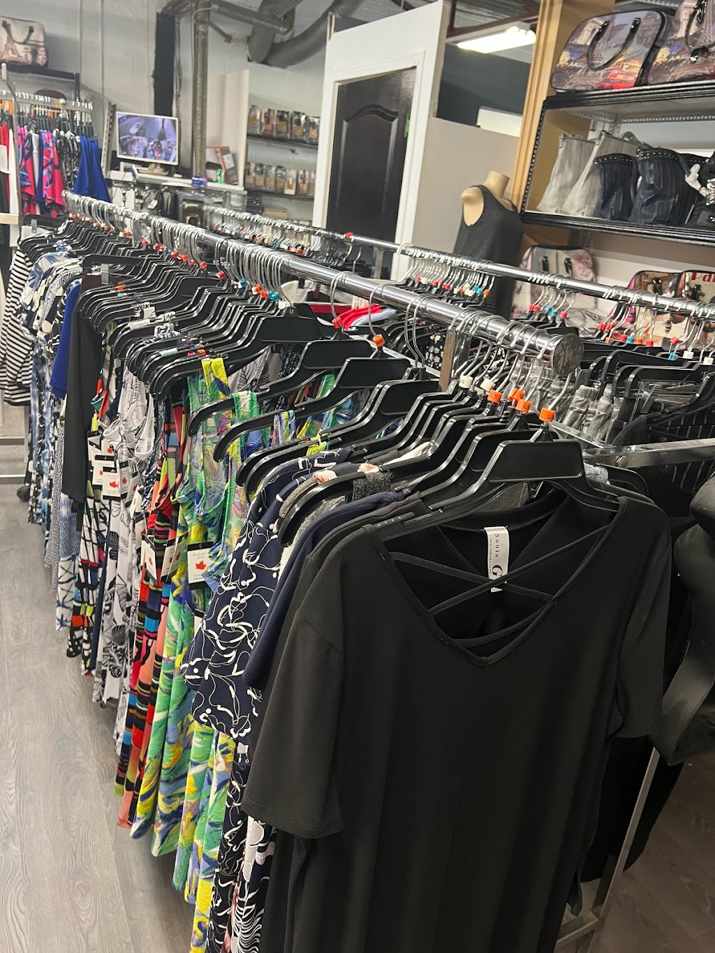 Boutique Sonia G | 11465 Av. Philippe-Panneton, Montréal RDP, QC H1E 4M1, Canada | Phone: (514) 564-7662