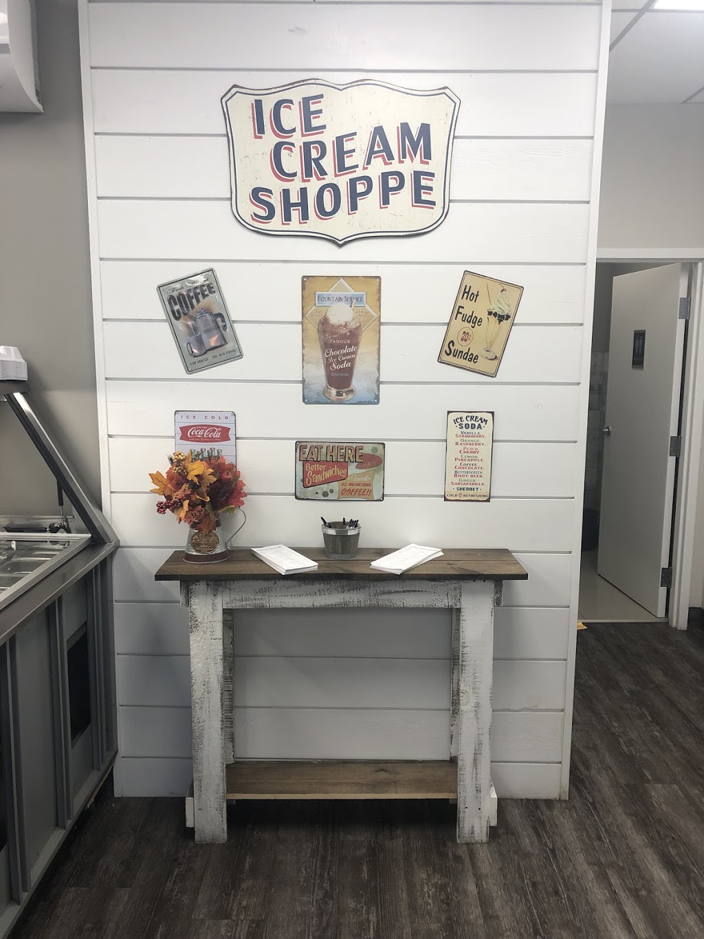The Old Hound | 273 Main St S, Mount Forest, ON N0G 2L1, Canada | Phone: (519) 509-8565