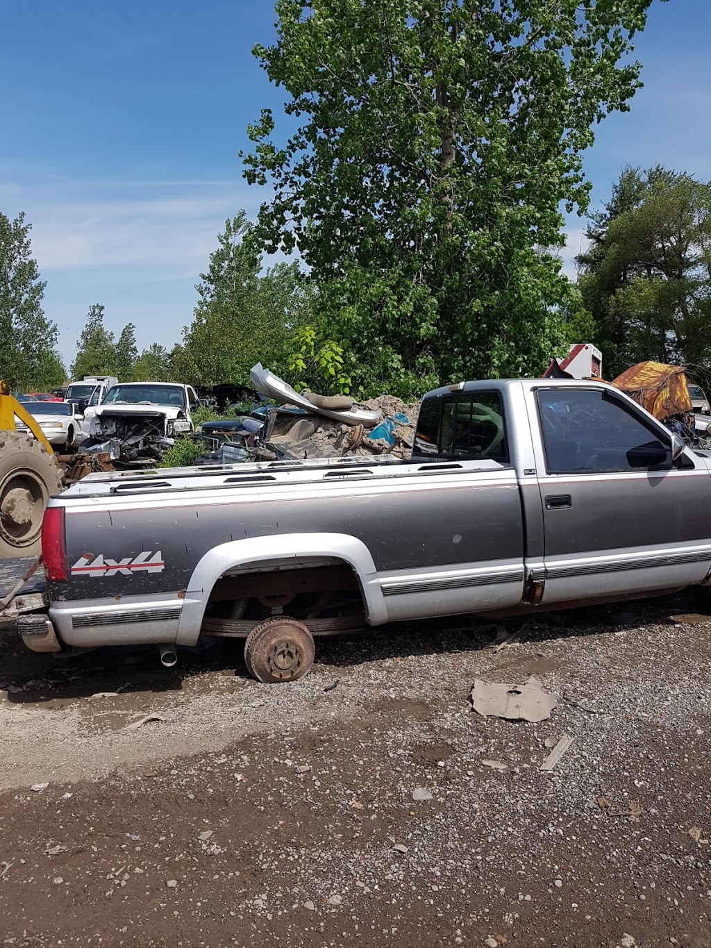 Dover Auto Wreckers | 8589 Pioneer Line, Chatham, ON N7M 5J2, Canada | Phone: (519) 352-4382
