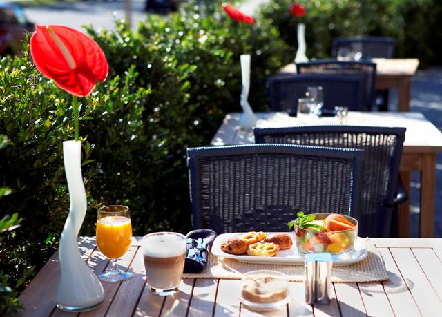 O Cafe and Bistro | 500 Oswego St, Victoria, BC V8V 4Z2, Canada | Phone: (250) 940-7500