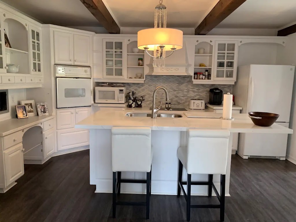 Tudor Pines Bed and Breakfast | 21400 Brunon Ave, Seagrave, ON L0C 1G0, Canada | Phone: (905) 922-5526