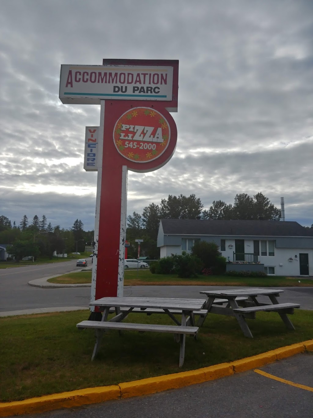 Accomodations du Parc | 590 Rue Cabot, Chicoutimi, QC G7G 4G7, Canada | Phone: (418) 545-2000