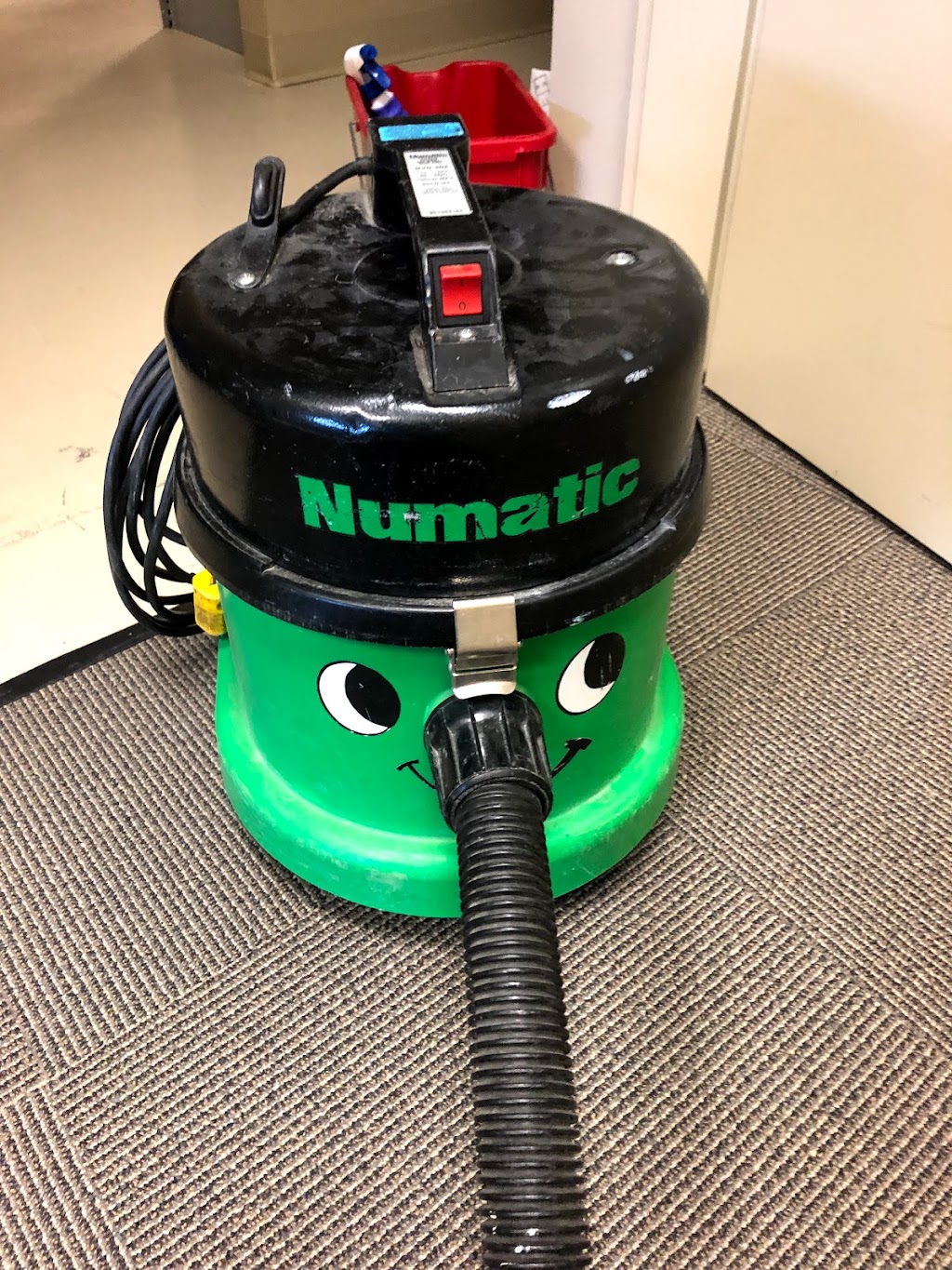 M & M Janitorial/Property maintenance | 52 Isherwood Close, Olds, AB T4R 0B6, Canada | Phone: (403) 586-0410