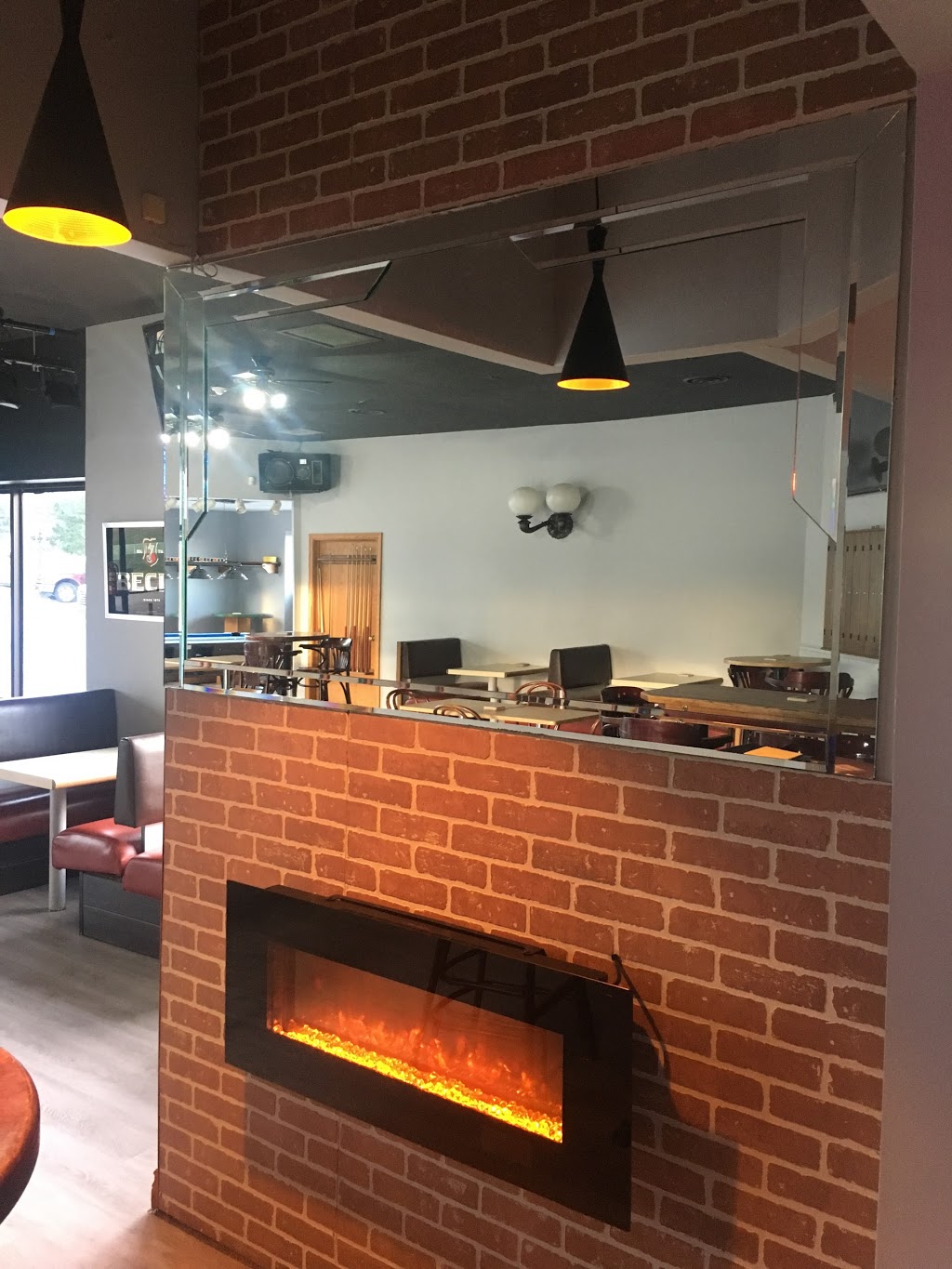 Bobbies Bar and Grill | 2965 Homestead Dr, Mount Hope, ON L0R 1W0, Canada | Phone: (289) 759-2002