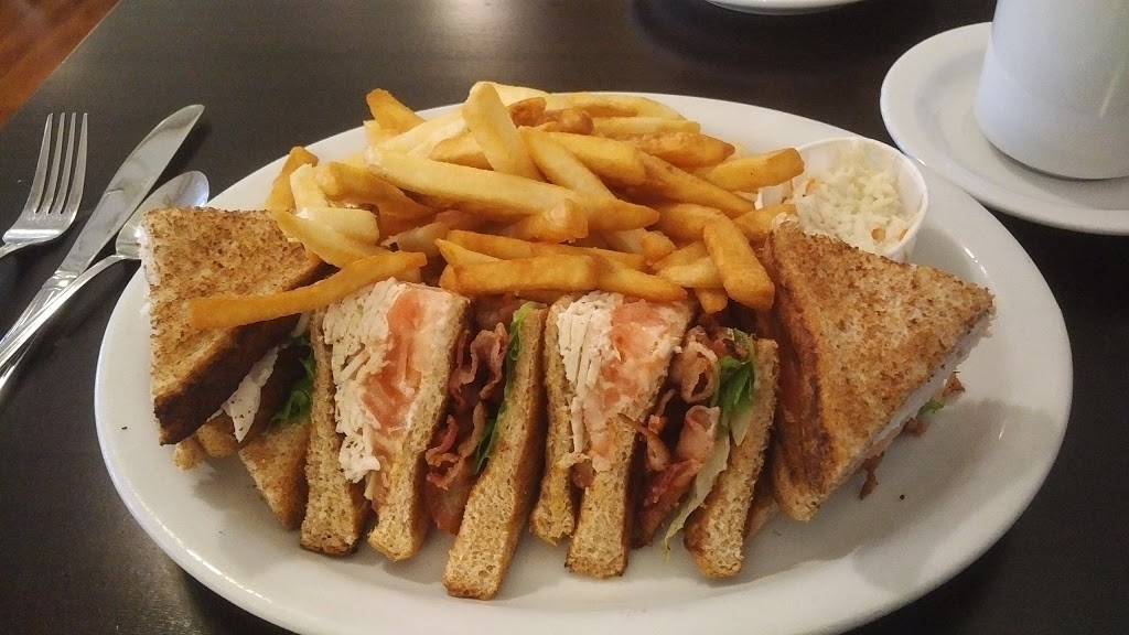 Esquire Restaurant | 772 Bedford Hwy, Halifax, NS B0N 1B0, Canada | Phone: (902) 835-9033