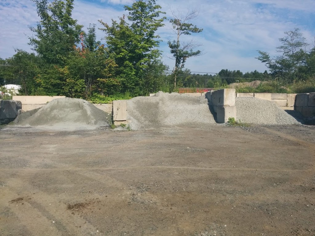 Excavation et Tamisage Waterloo | Bureau:, 38 Rue Saint-Joseph, Waterloo, QC J0E 2N0, Canada | Phone: (450) 539-3660