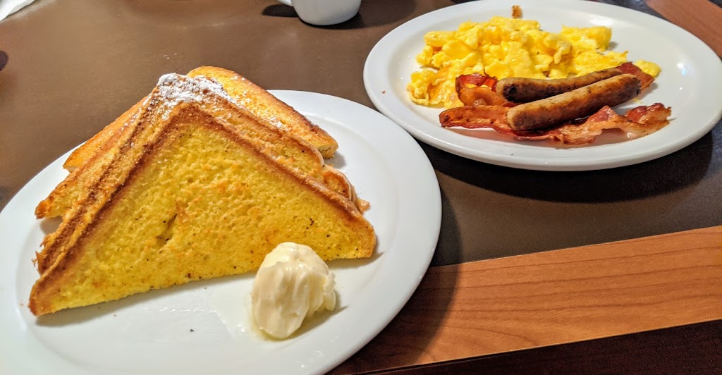 Dennys | 1891 Fraser Dr, Revelstoke, BC V0E 2S0, Canada | Phone: (250) 837-2034