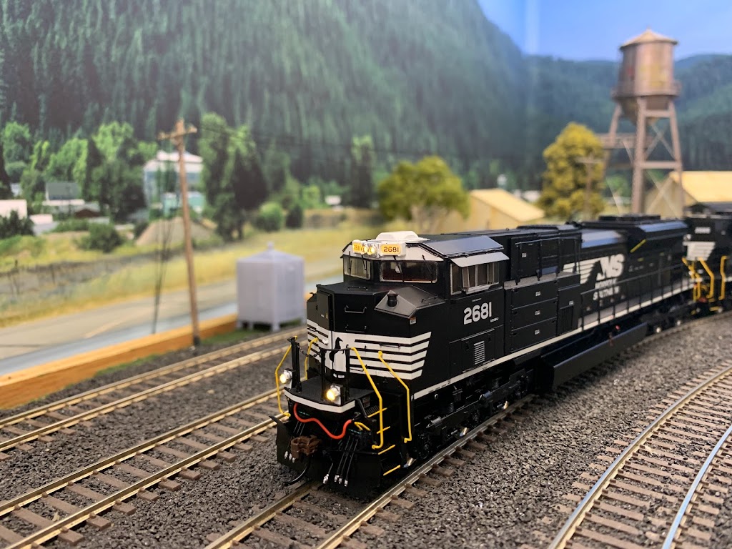 Canadian Locomotive Logistics | 3192 Tilbury Lane, London, ON N6P 0C1, Canada | Phone: (519) 630-5494