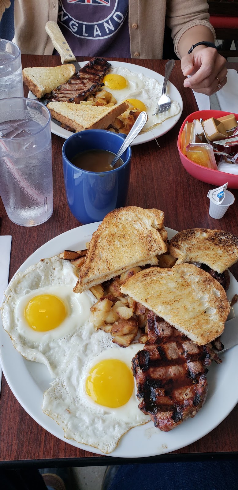 Phyls All Day Breakfast Lunch and Dinner | 6864 Lundys Ln, Niagara Falls, ON L2G 1V6, Canada | Phone: (905) 374-7495