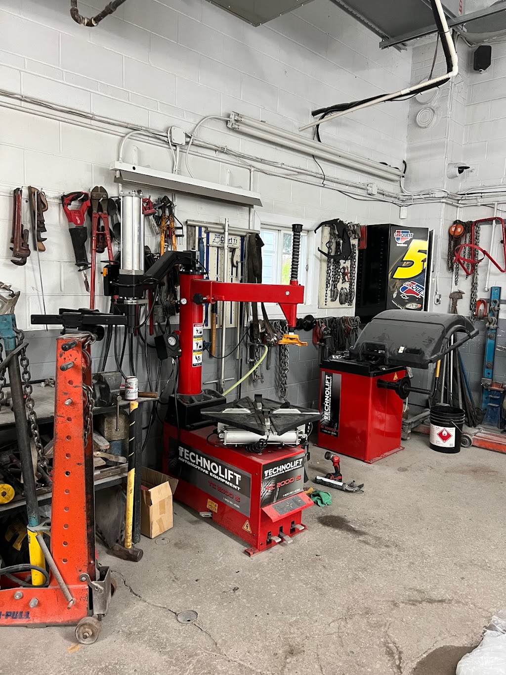 Garage John | 35 Rue Fabre, Salaberry-de-Valleyfield, QC J6S 4K6, Canada | Phone: (450) 373-2802