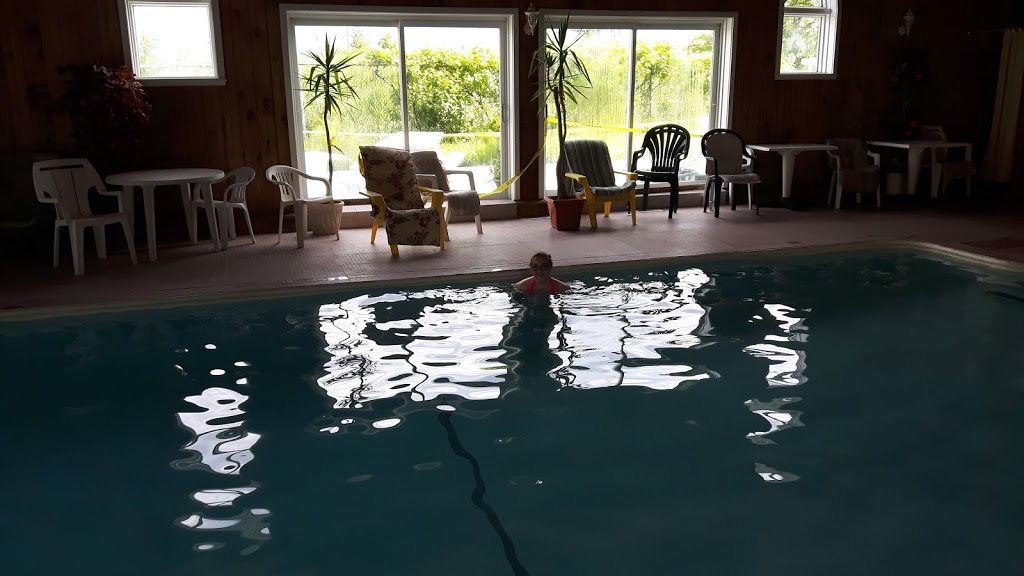 Hotel-Motel Le Régent | 3806 Boulevard Sainte-Anne, Québec, QC G1E 3M3, Canada | Phone: (418) 663-1608