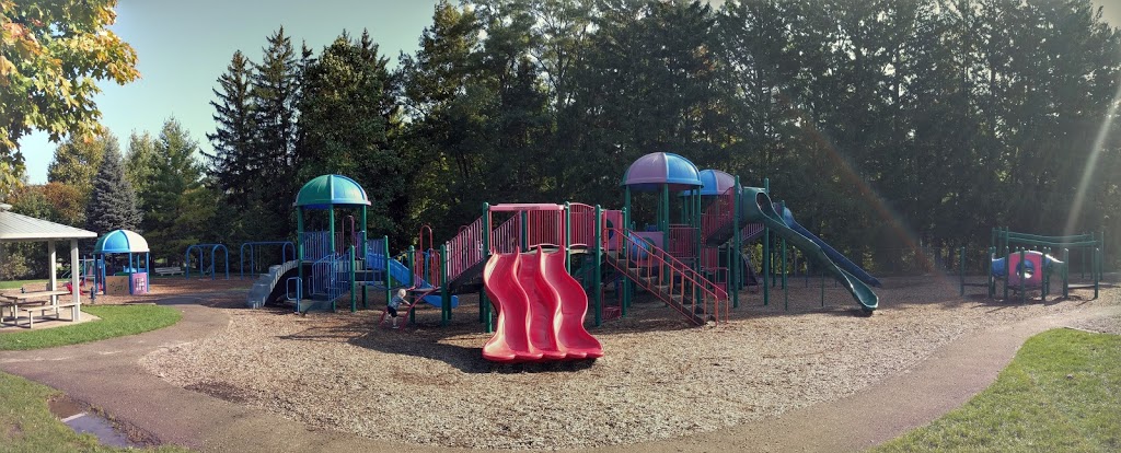Pinafore Park Splashpad | 95 Elm St, St Thomas, ON N5R 1H7, Canada | Phone: (519) 631-1680
