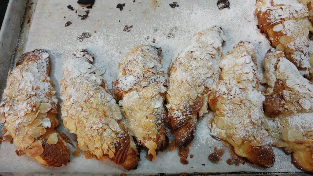 Boulangerie Saint-Viateur | 602 Rue Notre Dame, Joliette, QC J6E 9E1, Canada | Phone: (450) 755-4575