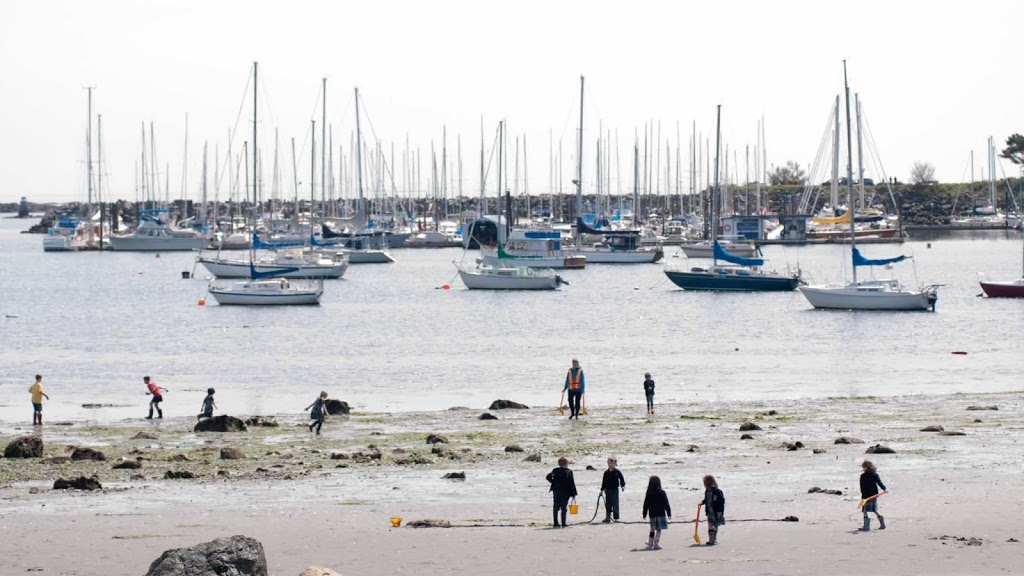 Glenlyon Norfolk School – Junior School | 1701 Beach Dr, Victoria, BC V8R 6H9, Canada | Phone: (250) 370-6854