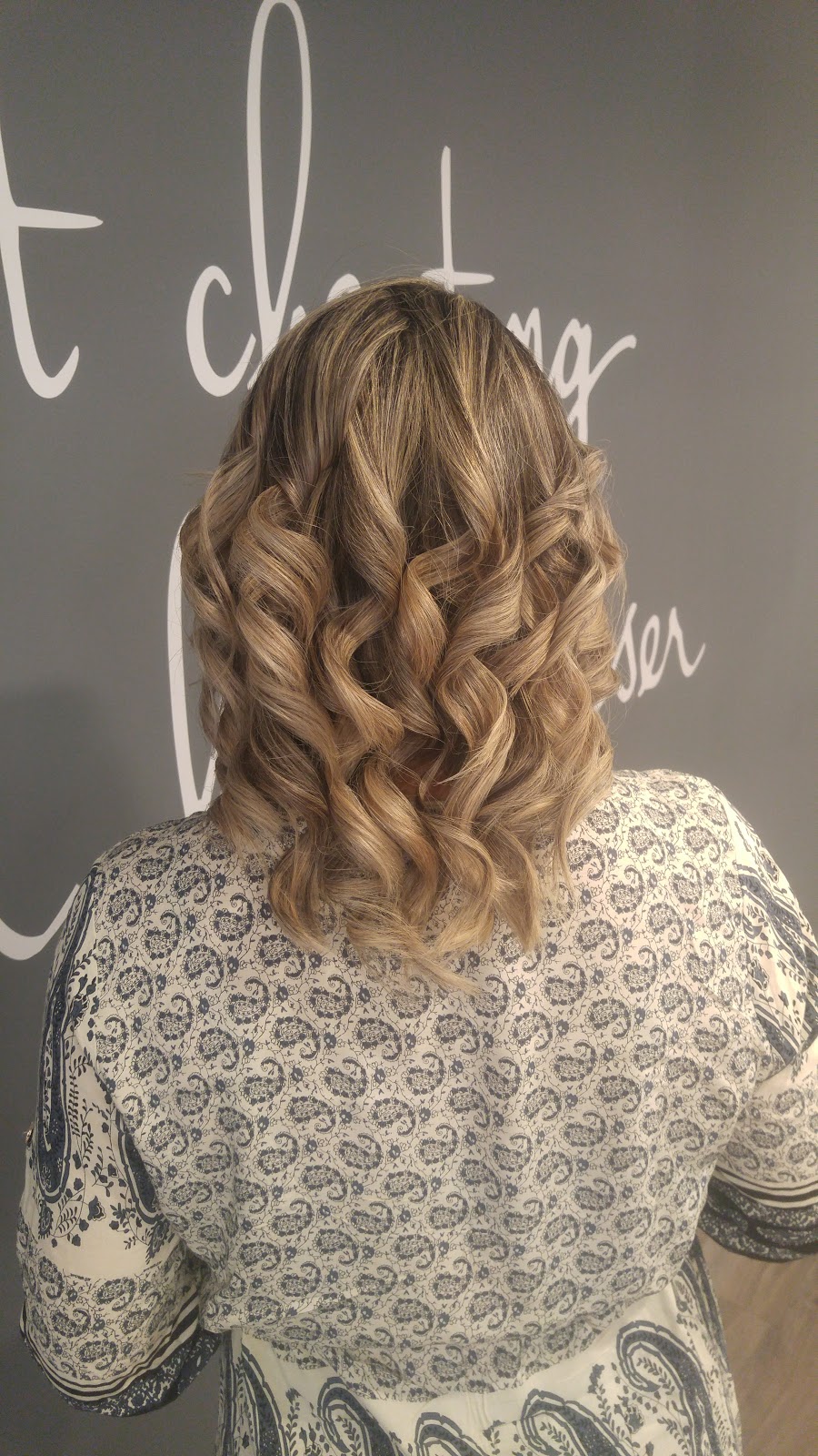 Blo Blow Dry Bar | 154 Cumberland St, Toronto, ON M5R 1A8, Canada | Phone: (416) 920-2256
