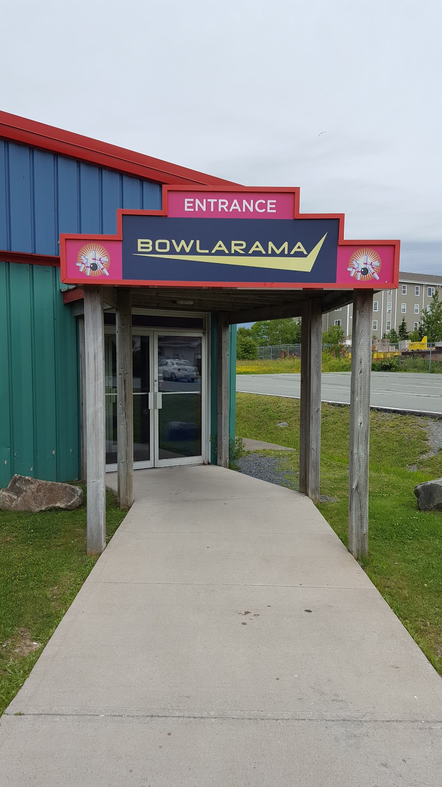 Dartmouth Bowlarama | 31 Atlantic St, Dartmouth, NS B2Y 4P4, Canada | Phone: (902) 466-4405