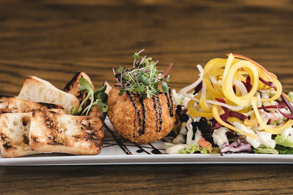 Le Rusé Renard | Mont-Tremblant | 977 Rue Labelle, Mont-Tremblant, QC J8E 2W5, Canada | Phone: (819) 681-0091