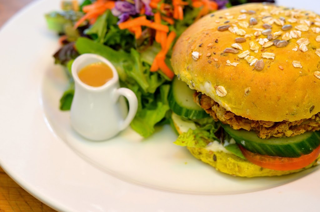 Kameleon Food and Drink | 654 Harper Rd #4, Quathiaski Cove, BC V0P 1N0, Canada | Phone: (250) 285-3282
