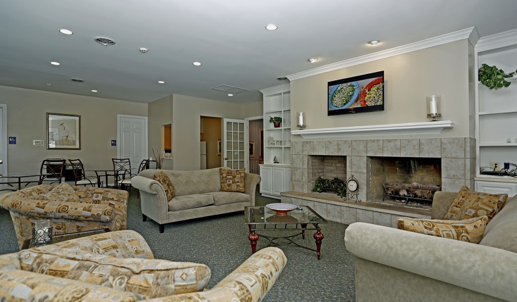Beachwood Townhomes & Apartments | 38001 Club House Ln, Harrison Charter Township, MI 48045, USA | Phone: (586) 468-1111