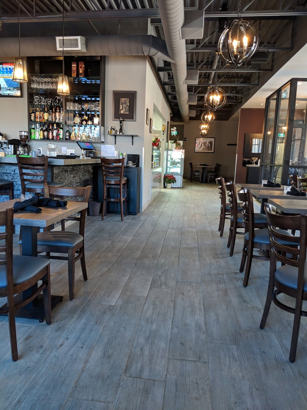 Elio Ristorante | 106 High St, Sutton, ON L0E 1R0, Canada | Phone: (905) 596-3546