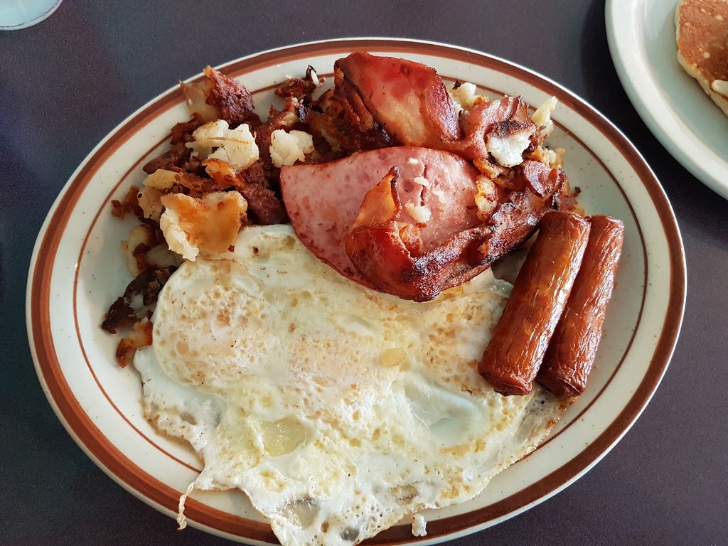 Johnnys Marion Restaurant | 382 Marion St, Winnipeg, MB R2H 0V5, Canada | Phone: (204) 237-6219