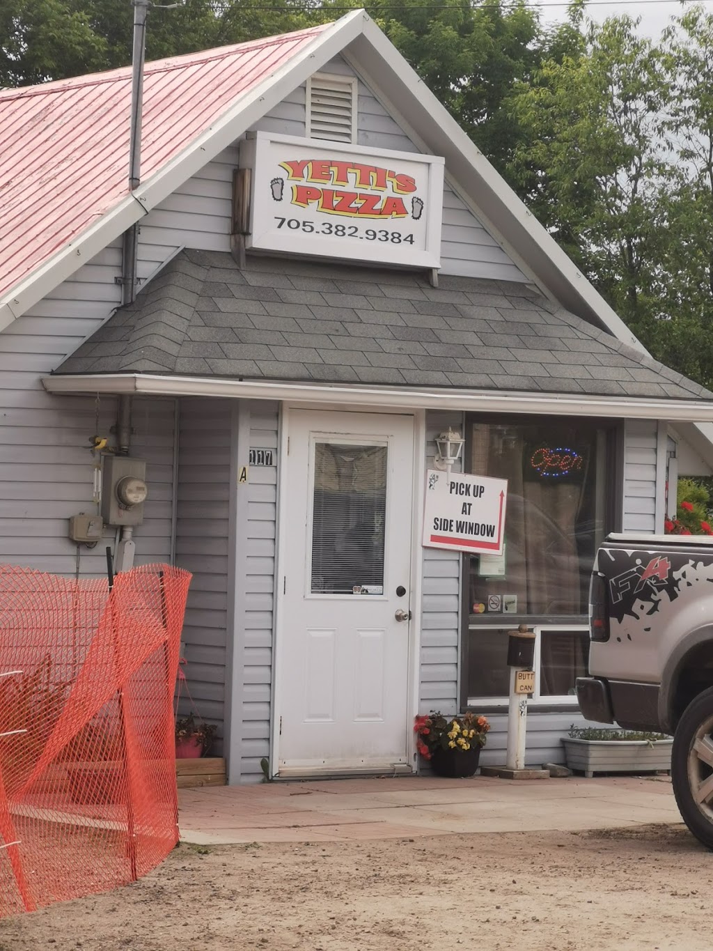 Yettis Pizza inc. | 51 Commercial Dr, Burks Falls, ON P0A 1C0, Canada | Phone: (705) 382-9384