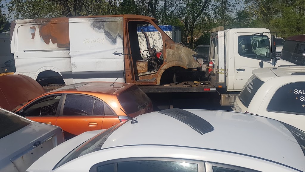 Towing and Scrap Car Removal Vaughan | 19 Asner Ave, Maple, ON L5A 0W6, Canada | Phone: (647) 957-8305