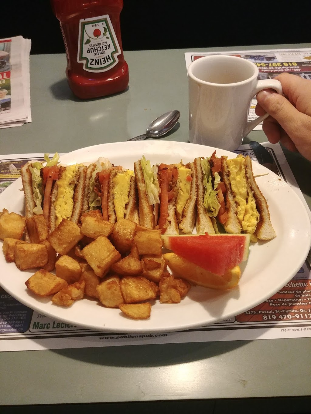 Restaurant Des 3 Étoiles | 485 Rue Saint Louis, Saint-Cyrille-de-Wendover, QC J1Z 1S2, Canada | Phone: (819) 397-5424