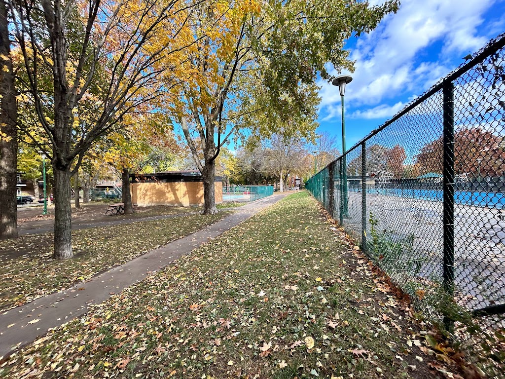 Parc John F.-Kennedy outdoor swimming pool | 860 Av. Outremont, Outremont, QC H2V 3N5, Canada | Phone: (514) 495-6211