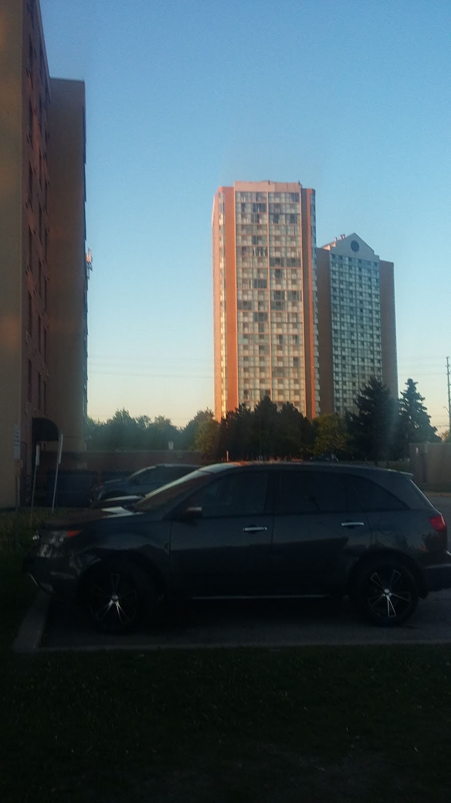 Angelas Place | 45 Glenn Hawthorne Blvd, Mississauga, ON L5R 4J9, Canada | Phone: (905) 791-3887