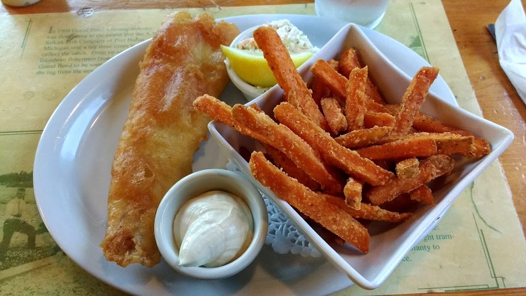 Im Starvn Roadhouse & Drive In | 71111 Bluewater Hwy, Grand Bend, ON N0M 1T0, Canada | Phone: (519) 238-2222