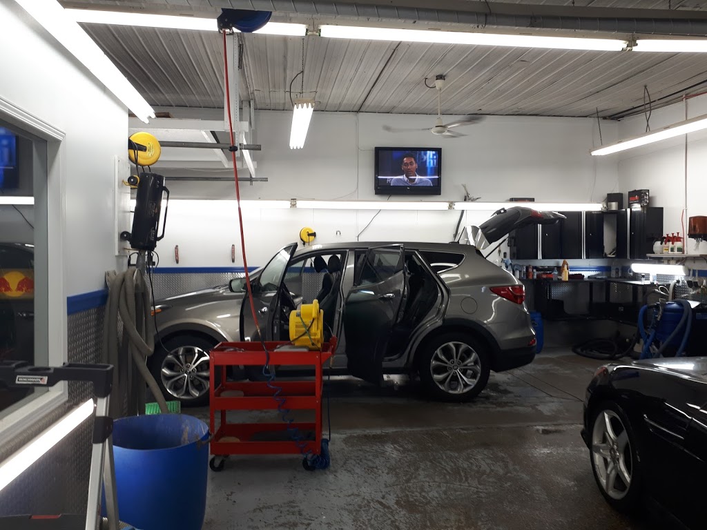 Lucas Car Wash Lave-Auto Lucas | 632 Gareau St, Rockland, ON K4K 1E1, Canada | Phone: (613) 446-1914