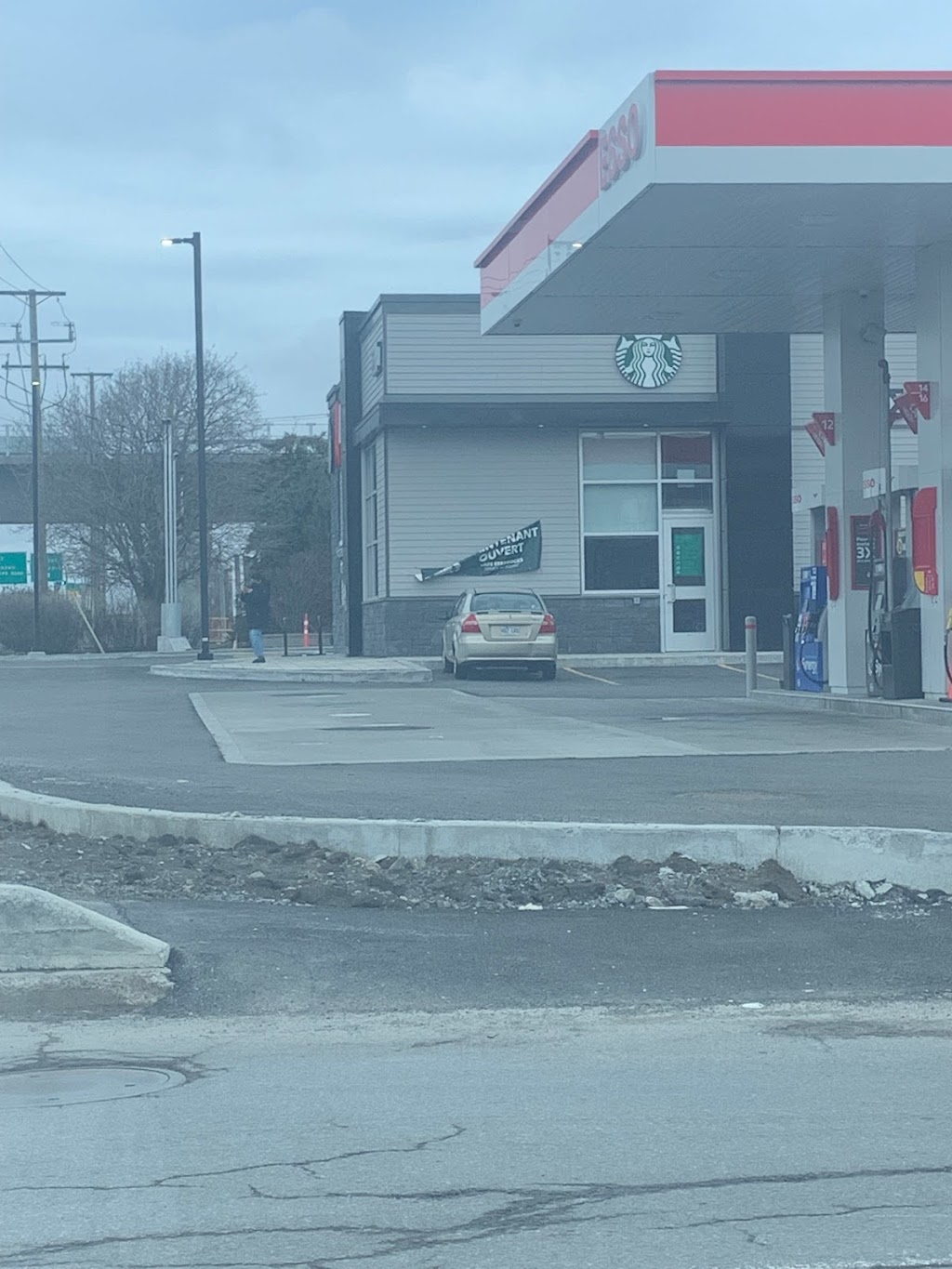 Starbucks | 2855 Bd des Sources #102, Dorval, QC H9R 4N3, Canada | Phone: (514) 473-8378