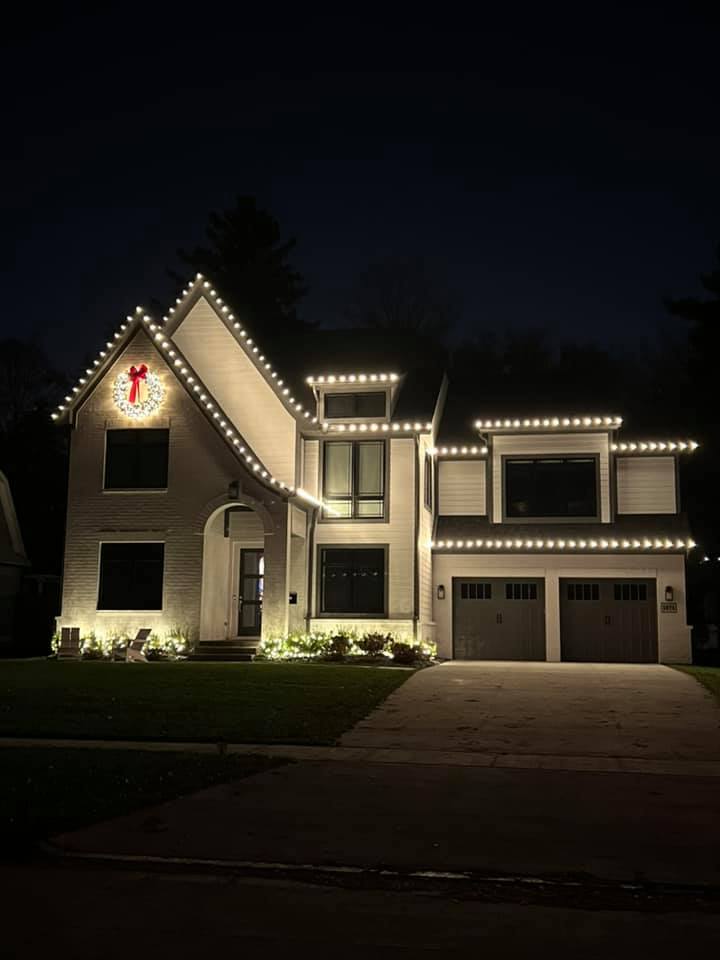 Peninsula Holiday Light Pros | 11 Bay St, South Bruce Peninsula, ON N0H 2T0, Canada | Phone: (548) 489-1519