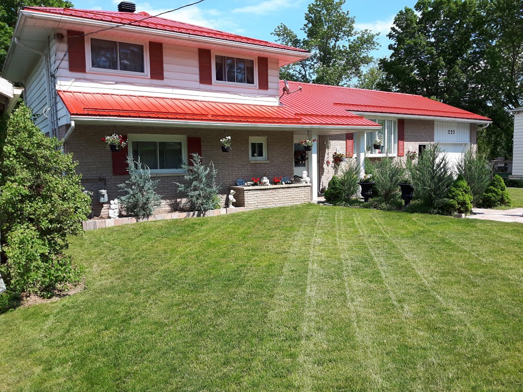 LAKESIDE HOLIDAYS | 226 Victoria St S, Tweed, ON K0K 3J0, Canada | Phone: (905) 626-3437