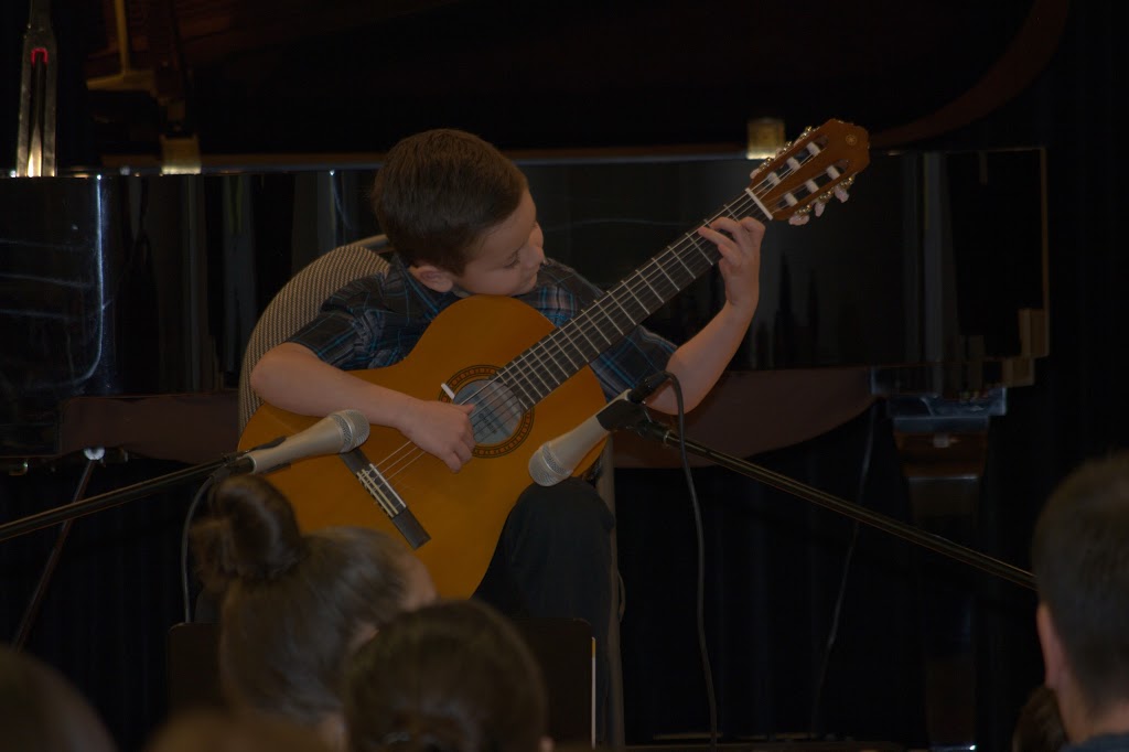 Private music lessons. Guitar, Piano, Music theory, RCM and McGi | 4208 Rue Gamelin, Pierrefonds, QC H9H 4B9, Canada | Phone: (514) 781-4338