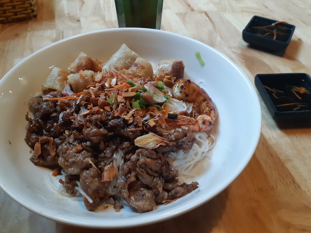 Ba Miền Quán | 1915 31 St SE, Calgary, AB T2B 0S8, Canada | Phone: (587) 353-6868