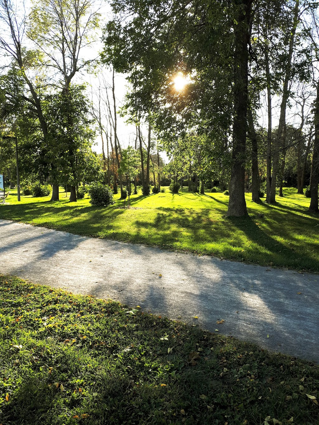 Parc Champvert | 3085 Rue Moreau, Longueuil, QC J4L 0A2, Canada