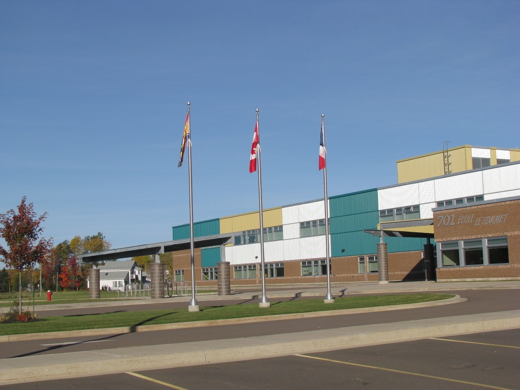 École Le Sommet | 701 Ryan St, Moncton, NB E1G 5R2, Canada | Phone: (506) 856-3977