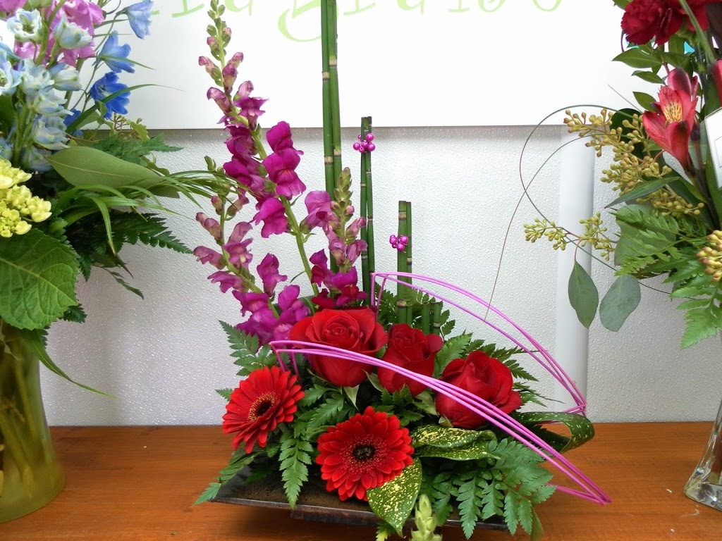 First Class Flowers | 8251 Elbow Dr SW, Calgary, AB T2V 1K6, Canada | Phone: (403) 255-2239