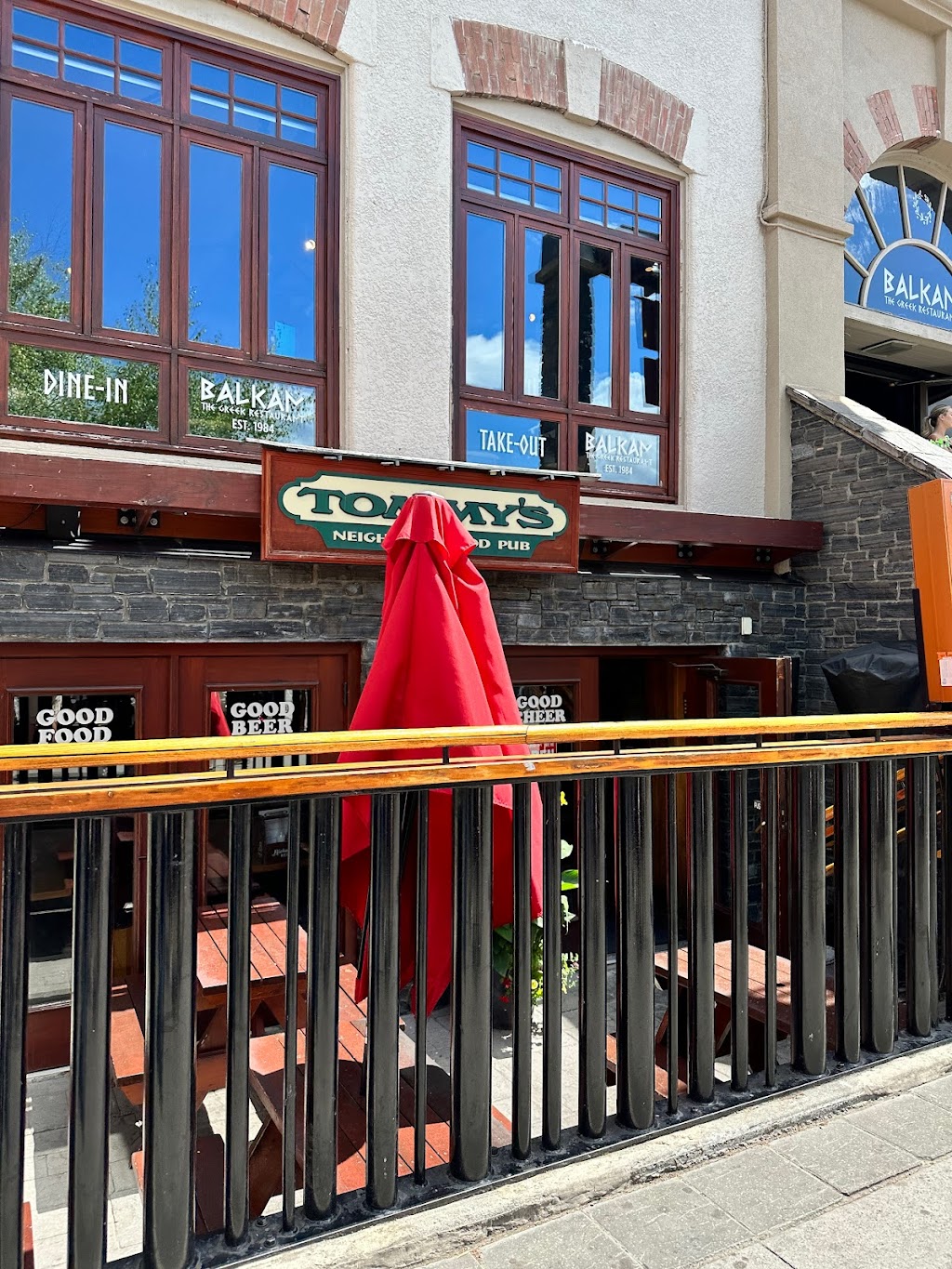Tommys Neighbourhood Pub | 120 Banff Ave, Banff, AB T1L 1A4, Canada | Phone: (403) 762-8888