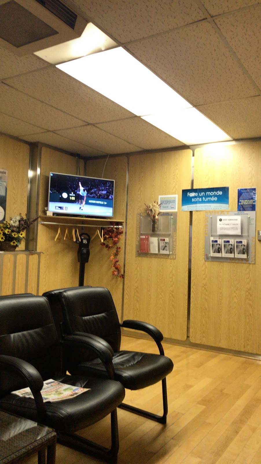 Urgence Dentaire Montreal - Monat Jean M Dr - Chirurgien Dentist | 1081 Rue Saint-Denis, Montréal, QC H2X 3H9, Canada | Phone: (514) 288-8888