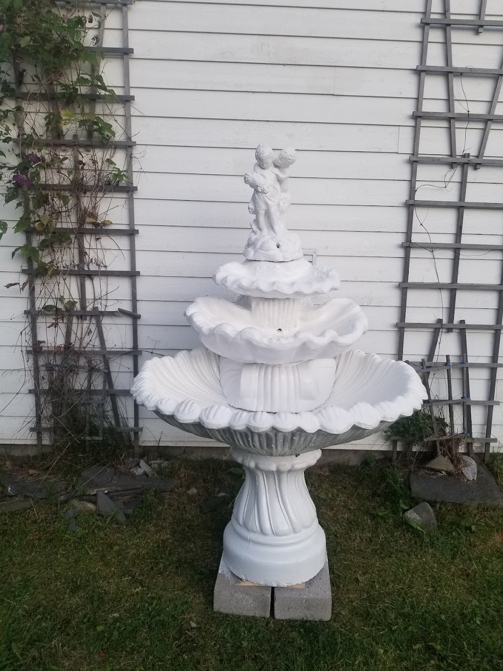 Fontaine montée bel eau | 1135 QC-141, Ayers Cliff, QC J0B 1C0, Canada | Phone: (819) 679-0959