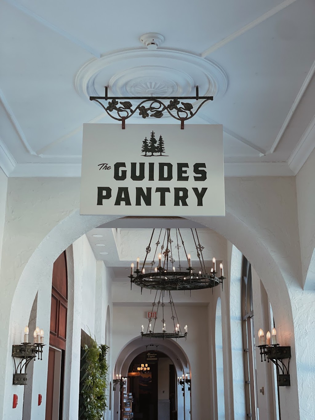 The Guides Pantry | 111 Lake Louise Dr, Lake Louise, AB T0L 1E0, Canada | Phone: (403) 522-3511